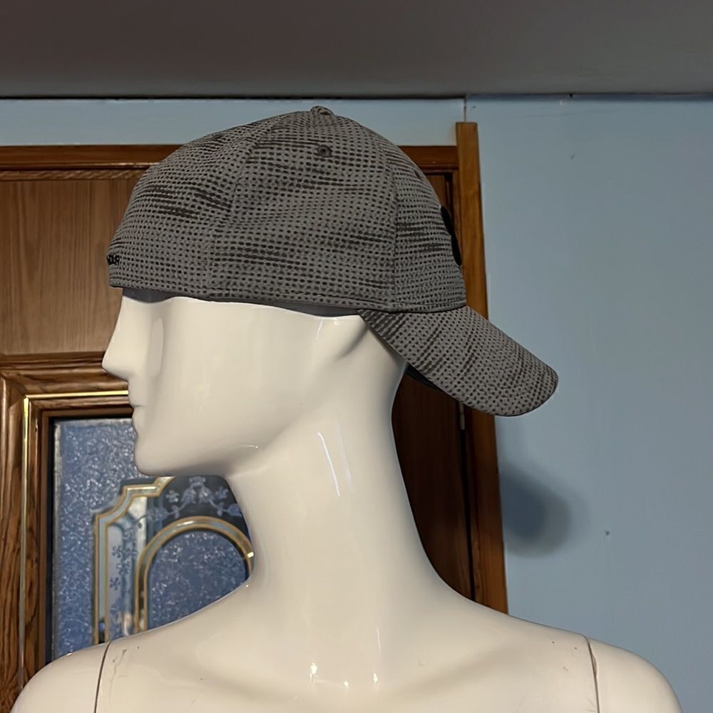 Under Armour Cap - Picture 3 of 6